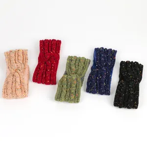 Vue détaillée de plusieurs options de couleurs pour des bandeaux en tricot doublés polaire