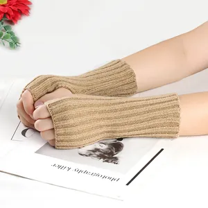 Gants sans doigts en maille côtelée kaki et chauffe-bras pour la chaleur hivernale