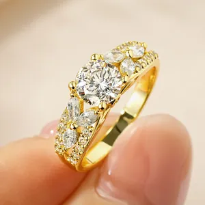 Gros plan détaillé d'une bague de luxe en plaqué or 14k avec une moissanite de 1 carat