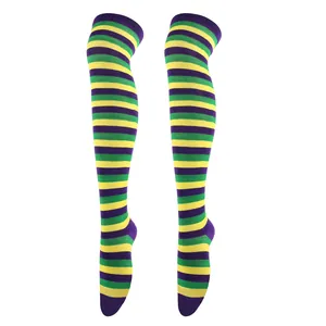 Chaussettes montantes vibrantes à rayures violettes jaunes et vertes pour carnaval