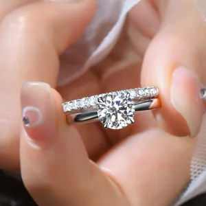 Ensemble de Bagues Empilables en Moissanite pour Femmes Cuivre Plaqué Argent Serti Quatre Griffes Bagues de Fiançailles Mariage