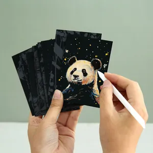 DIY-Kratzbild-Set für Erwachsene mit einem Panda-Design inklusive Kratzwerkzeug