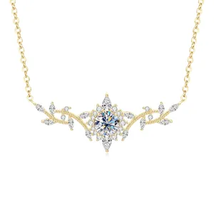 Κομψό κολιέ moissanite με χρυσή επίστρωση 14 καρατίων και σχέδιο με λουλούδια και φύλλα