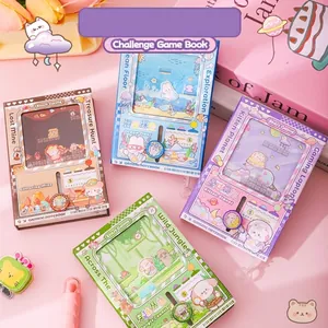 Set di 4 quaderni colorati a fumetti con sfide di gioco e design gashapon interattivo