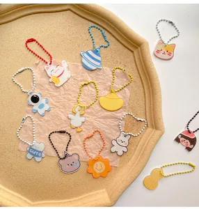 Selectie schattige acryl cartoon sleutelhangers met gekleurde kogelkettinkjes