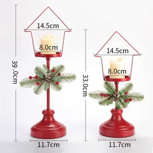Dimensioni dei portacandele natalizi in ferro rosso con decorazioni festive di bacche