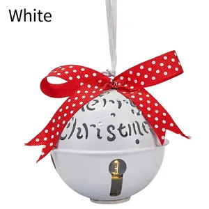 Campana di Natale bianca festiva con luce LED e un elegante nastro a pois rossi