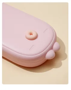 Primer plano detallado de un estuche de pulpo 3D rosa con bonitos detalles en relieve
