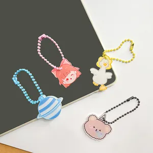 Set van vier schattige cartoon acryl sleutelhangers met gekleurde balkettingen voor DIY-cadeaus