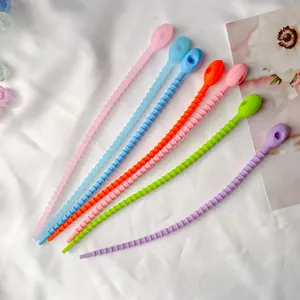 Fascette stringicavo in silicone colorato a forma di girino per la gestione dei cavi e il fai-da-te.