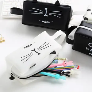 Gros plan sur une trousse à crayons chat blanc avec oreilles mignonnes et fermeture