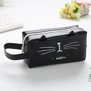 Trousse à crayons rectangulaire noire avec un joli visage de chat de dessin animé