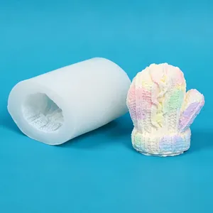 Vue détaillée du moule en silicone en forme de moufle pour bougies de Noël et savons artisanaux