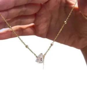 Collier à pendentif en moissanite taille poire plaqué or 14k avec détails de glands