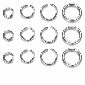 Comparaison de différentes tailles d'anneaux ouverts en acier inox pour bijoux DIY