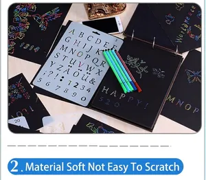 Gedetailleerd zicht op DIY-kraspenset met alfabet-sjablonen en kleurrijke pennen