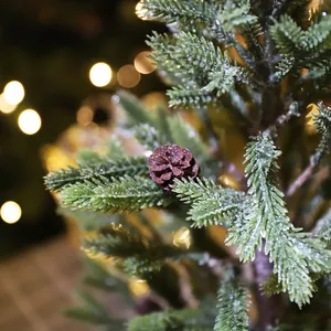 Mini albero di Natale da scrivania con luci calde, rami di cedro e pigna decorativa