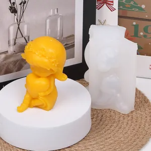 Detailansicht der Silikonform Mädchen mit Herz und gelber Kerzenfigur für DIY-Projekte