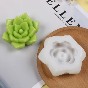 Vue détaillée d'un moule en silicone succulent 3D DIY et d'une bougie en cire verte finie