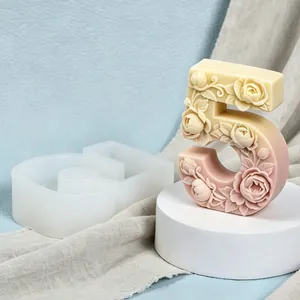Detailansicht der Silikonform Nummer 5 mit komplizierten Rosenblütenmustern