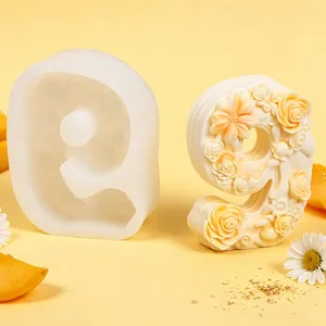 Detailansicht der Silikonform Nummer 9 mit aufwendigem Blumenrelief für DIY-Kerzen