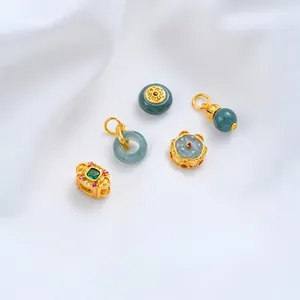 Diverse 24K vergulde bedels met jadeiet en lotusmotieven voor doe-het-zelf sieraden