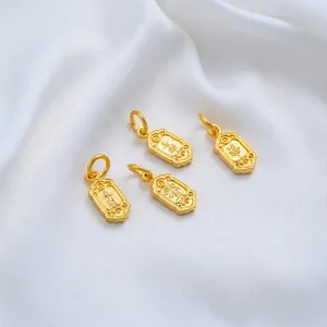 Detailansicht von 24K vergoldeten chinesischen Glücksbringer-Anhängern für DIY-Schmuck