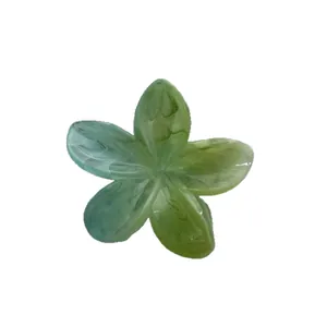 Elegante pinza per capelli a fiore di plumeria sfumato verde gelatina per stile spiaggia