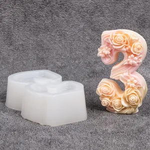 Détail du moule en silicone numéro 3 et d'une sculpture de bougie à fleurs de rose en 3D