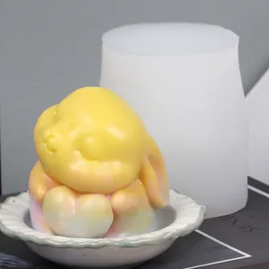 Moule en silicone lapin mignon pour bougies et chocolat avec exemple de produit fini
