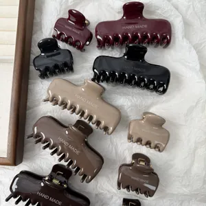 Elegante haarklemmen in diverse kleuren met wit 'Hand Made' geprint detailontwerp