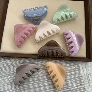 Korean Style Medium Triangle Hair Claw Clip For Women High Sense Shark Clip Solid Color Plastic Hair Clamp Accessories