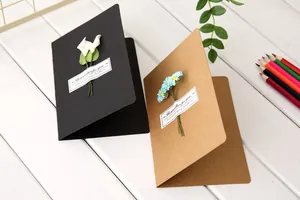 Handmade 3D dried flower greeting cards in kraft and black paper for special occasions.