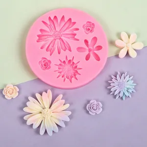 Detailansicht der Silikonform mit verschiedenen Blumenformen für DIY-Fondantdekorationen