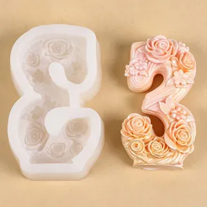 Vue détaillée du moule en silicone numéro 3 avec roses et de la bougie finie