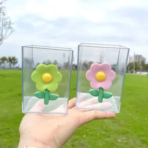 Zwei transparente Acryl-Blumen-Stifthalter für süße Schreibtischorganisation