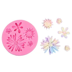 Detail einer pinkfarbenen Silikonform mit pastellfarbenen Sonnenblumen und Rosenformen