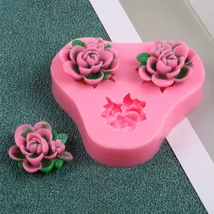 Vue détaillée du moule en silicone rose 3D rose avec pièces en résine florale
