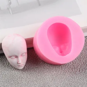 Dettaglio stampo in silicone a forma di viso con calco
