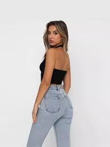 Elegante crop top nero con scollo all'americana e schiena scoperta per l'estate donna