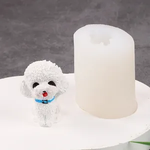 Détail du moule en silicone pour chien carlin et figurine de chiot en résine blanche