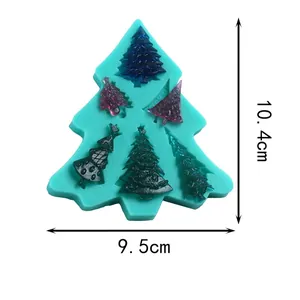 Vista detallada de un molde de silicona verde para árbol de Navidad con dimensiones.