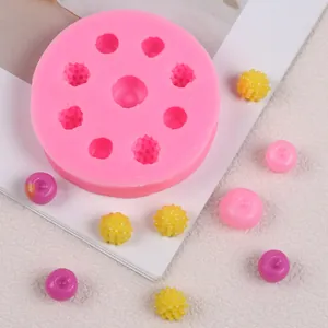 Detailansicht der Silikonform für Miniatur-Früchte aus Harz mit Himbeeren und Äpfeln
