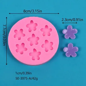 Detail view of 5-petal flower silicone mold with dimensions 8x7.7cm and 1cm thickness