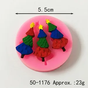 Detalle del molde de silicona rosa árbol de Navidad, medida de 5.5 cm y peso 23 g