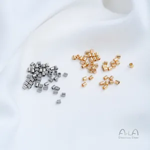 Detailansicht von Crimp-Perlen aus Edelstahl in Gold und Silber für die DIY-Schmuckherstellung