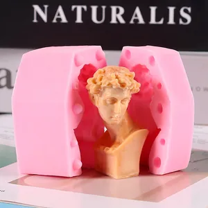 Detailansicht der rosa Silikonform mit fertiger David-Büsten-Kerze