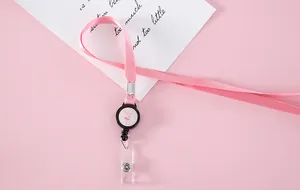 Cordón retráctil rosa con insignia de flamenco para tarjetas de ID