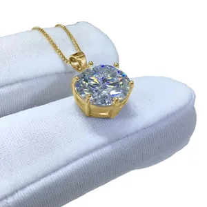 Κομψό μενταγιόν μονόπετρο moissanite με επιχρύσωση 14 καρατίων και δέσιμο 6 κλαπών