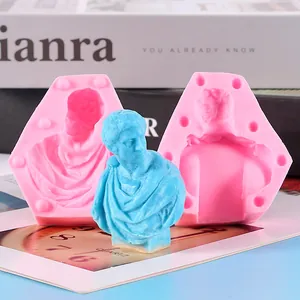 Nahaufnahme der rosa Silikonform für klassische Büsten mit einem blauen Gipsabguss